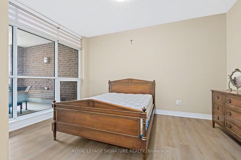 Photo 14 at 220 - 2396 Major Mackenzie Drive W, Maple, Vaughan