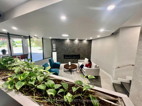 Photo 1 at 1008 - 20 Edgecliff Golfway, Flemingdon Park, Toronto