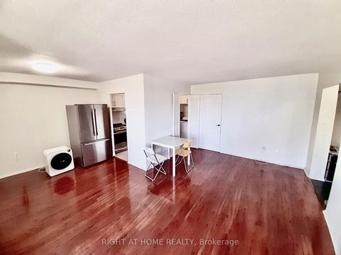 Photo 2 at 1008 - 20 Edgecliff Golfway, Flemingdon Park, Toronto