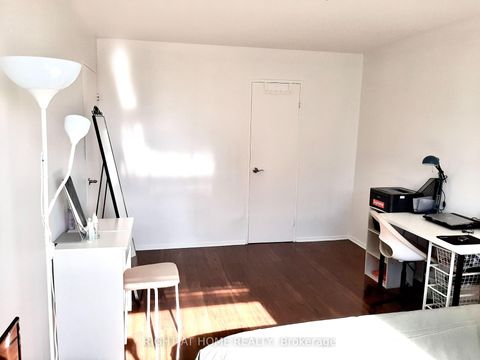 Photo 9 at 1008 - 20 Edgecliff Golfway, Flemingdon Park, Toronto