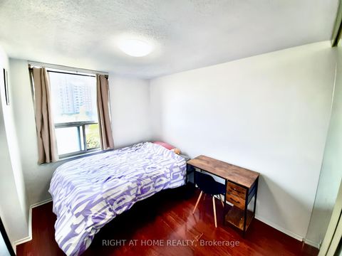 Photo 10 at 1008 - 20 Edgecliff Golfway, Flemingdon Park, Toronto