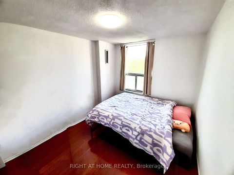 Photo 11 at 1008 - 20 Edgecliff Golfway, Flemingdon Park, Toronto