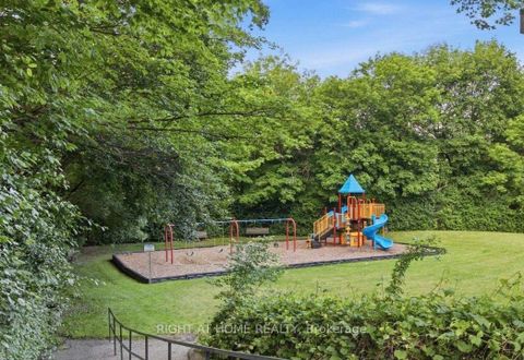 Photo 18 at 1008 - 20 Edgecliff Golfway, Flemingdon Park, Toronto