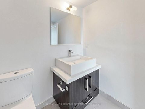 Photo 11 at 1710 - 1080 Bay Street, Bay Street Corridor, Toronto