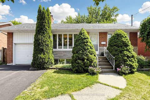 Photo 1 at 11 Elynhill Drive, Willowdale West, Toronto