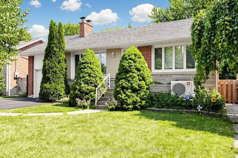 Photo 3 at 11 Elynhill Drive, Willowdale West, Toronto