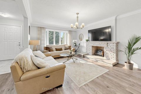 Photo 7 at 11 Elynhill Drive, Willowdale West, Toronto
