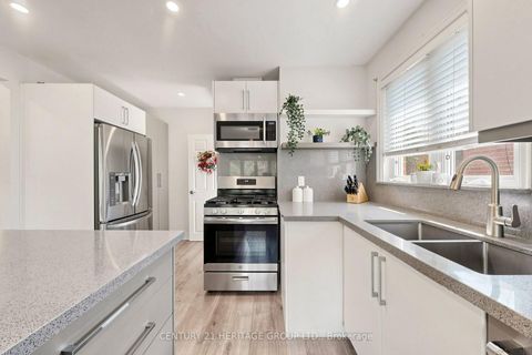 Photo 18 at 11 Elynhill Drive, Willowdale West, Toronto