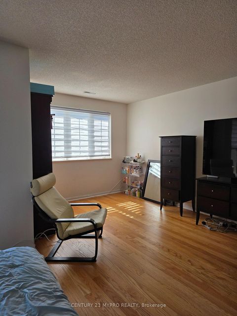 Photo 3 at 221 Grandview Way, Willowdale East, Toronto