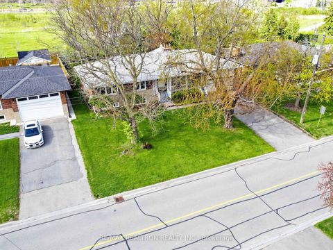 Photo 37 at 22 Longbridge Road, Uplands, Vaughan