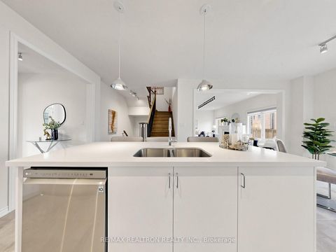 Photo 12 at 31 Valleo Street, Keswick North, Georgina