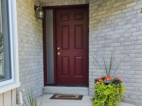 Photo 2 at 17 Knicely Road, Painswick North, Barrie