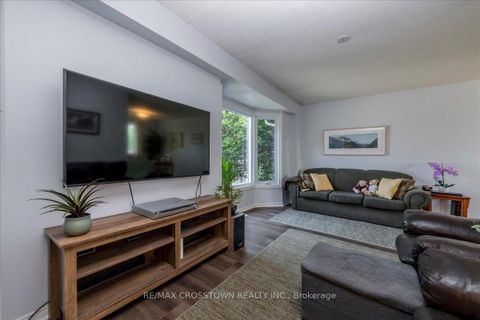 Photo 3 at 17 Knicely Road, Painswick North, Barrie