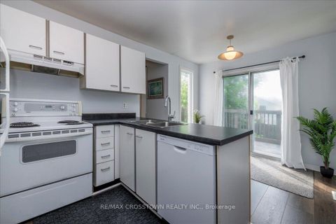Photo 8 at 17 Knicely Road, Painswick North, Barrie