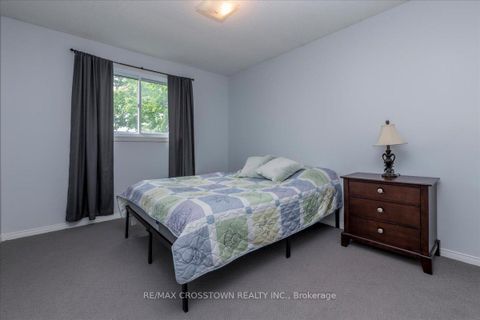 Photo 15 at 17 Knicely Road, Painswick North, Barrie