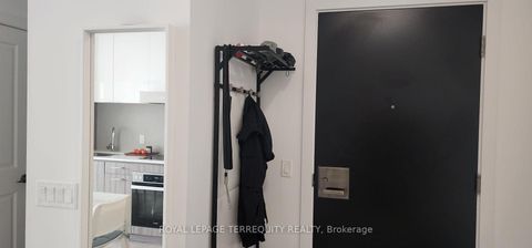 Photo 4 at 501 - 11 Lillian Street, Mount Pleasant West, Toronto