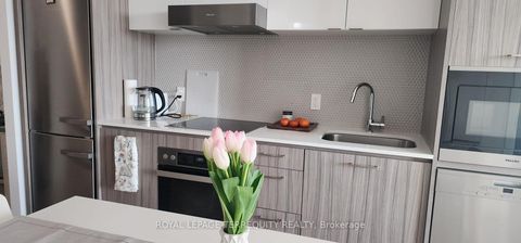 Photo 5 at 501 - 11 Lillian Street, Mount Pleasant West, Toronto