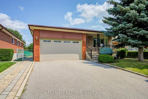 Photo 2 at 5 Brantford Drive, L'Amoreaux, Toronto