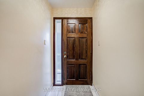 Photo 6 at 5 Brantford Drive, L'Amoreaux, Toronto