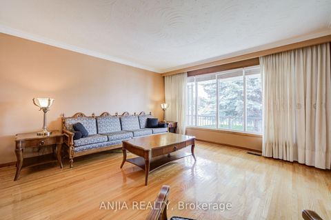 Photo 11 at 5 Brantford Drive, L'Amoreaux, Toronto