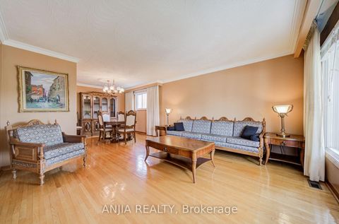 Photo 12 at 5 Brantford Drive, L'Amoreaux, Toronto