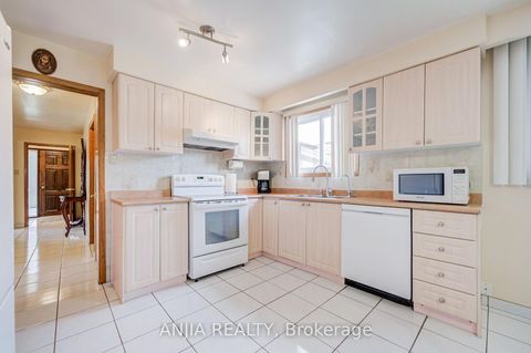 Photo 15 at 5 Brantford Drive, L'Amoreaux, Toronto
