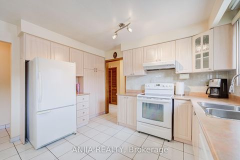 Photo 16 at 5 Brantford Drive, L'Amoreaux, Toronto