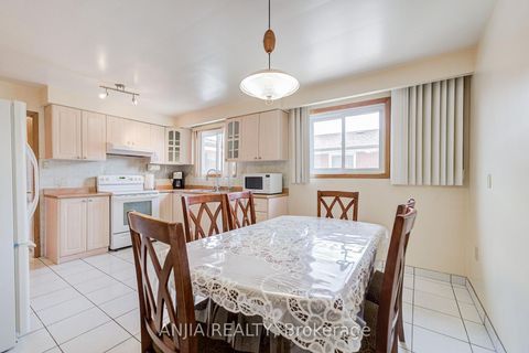 Photo 18 at 5 Brantford Drive, L'Amoreaux, Toronto