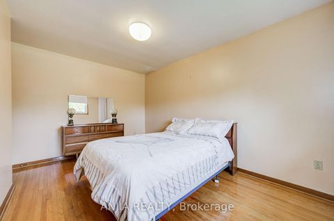 Photo 25 at 5 Brantford Drive, L'Amoreaux, Toronto