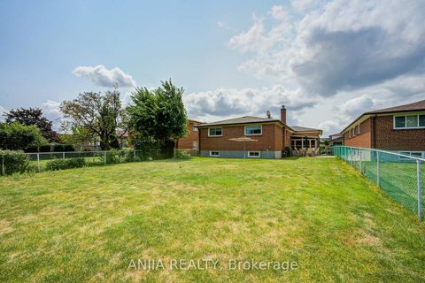 Photo 40 at 5 Brantford Drive, L'Amoreaux, Toronto