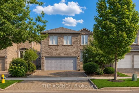 Photo 0 at 68 Townsgate Drive, Yorkhill, Vaughan