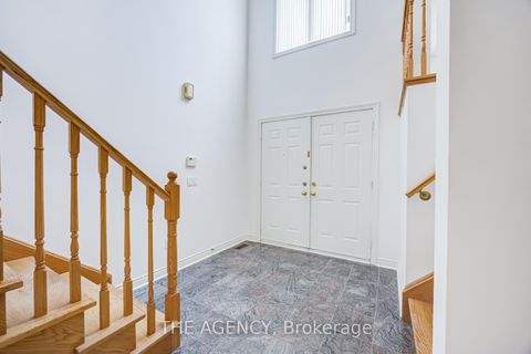 Photo 1 at 68 Townsgate Drive, Yorkhill, Vaughan