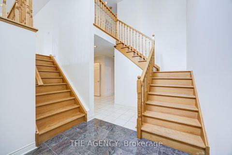 Photo 2 at 68 Townsgate Drive, Yorkhill, Vaughan