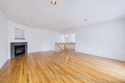 Photo 3 at 68 Townsgate Drive, Yorkhill, Vaughan
