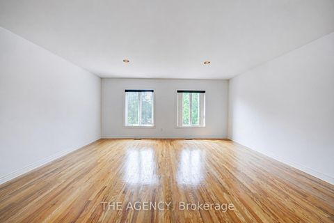 Photo 4 at 68 Townsgate Drive, Yorkhill, Vaughan