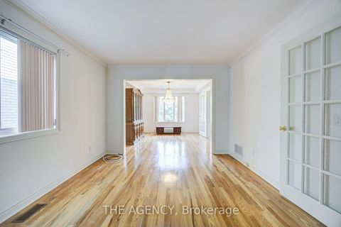 Photo 5 at 68 Townsgate Drive, Yorkhill, Vaughan