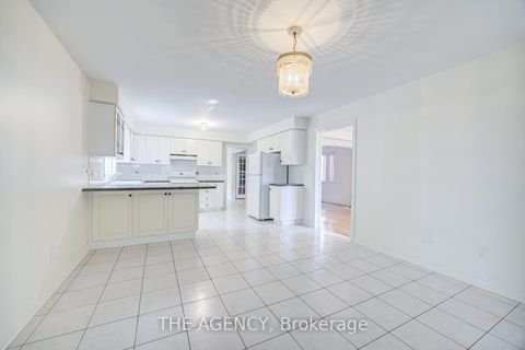 Photo 9 at 68 Townsgate Drive, Yorkhill, Vaughan
