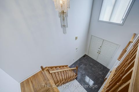 Photo 10 at 68 Townsgate Drive, Yorkhill, Vaughan