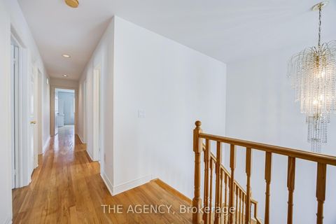 Photo 11 at 68 Townsgate Drive, Yorkhill, Vaughan