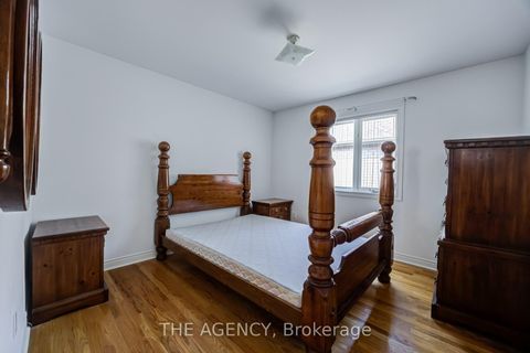 Photo 12 at 68 Townsgate Drive, Yorkhill, Vaughan