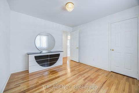 Photo 13 at 68 Townsgate Drive, Yorkhill, Vaughan