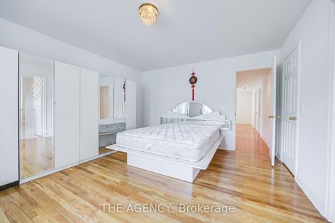 Photo 14 at 68 Townsgate Drive, Yorkhill, Vaughan