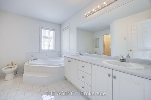 Photo 16 at 68 Townsgate Drive, Yorkhill, Vaughan