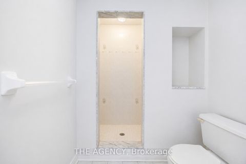 Photo 17 at 68 Townsgate Drive, Yorkhill, Vaughan