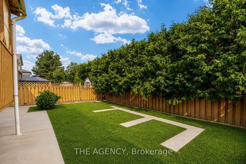 Photo 18 at 68 Townsgate Drive, Yorkhill, Vaughan