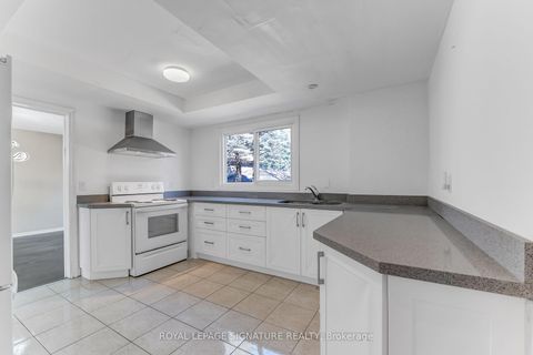 Photo 4 at 3161 Bayview Avenue, Bayview Village, Toronto