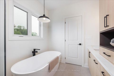 Photo 31 at 147 Lake Drive E, Historic Lakeshore Communities, Georgina