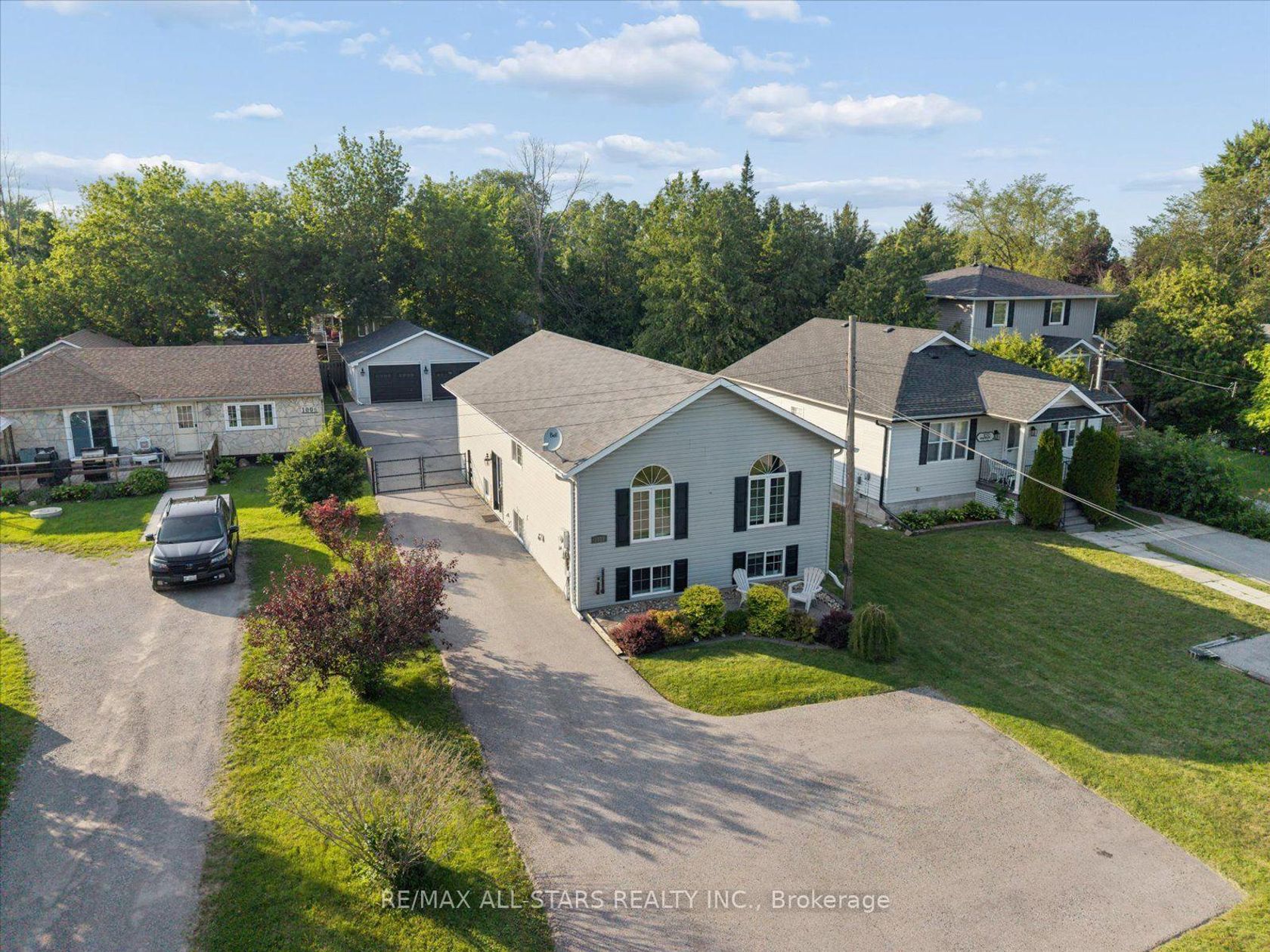 1008 Metro Road N, Historic Lakeshore Communities, Georgina photo number 2