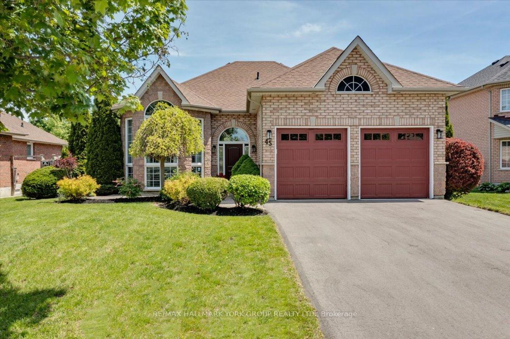 45 Highcastle Avenue, Historic Lakeshore Communities, Georgina photo number 2