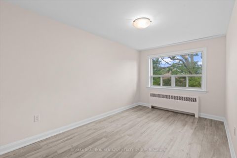 Photo 18 at 304 Roselawn Avenue, Eglinton, Toronto